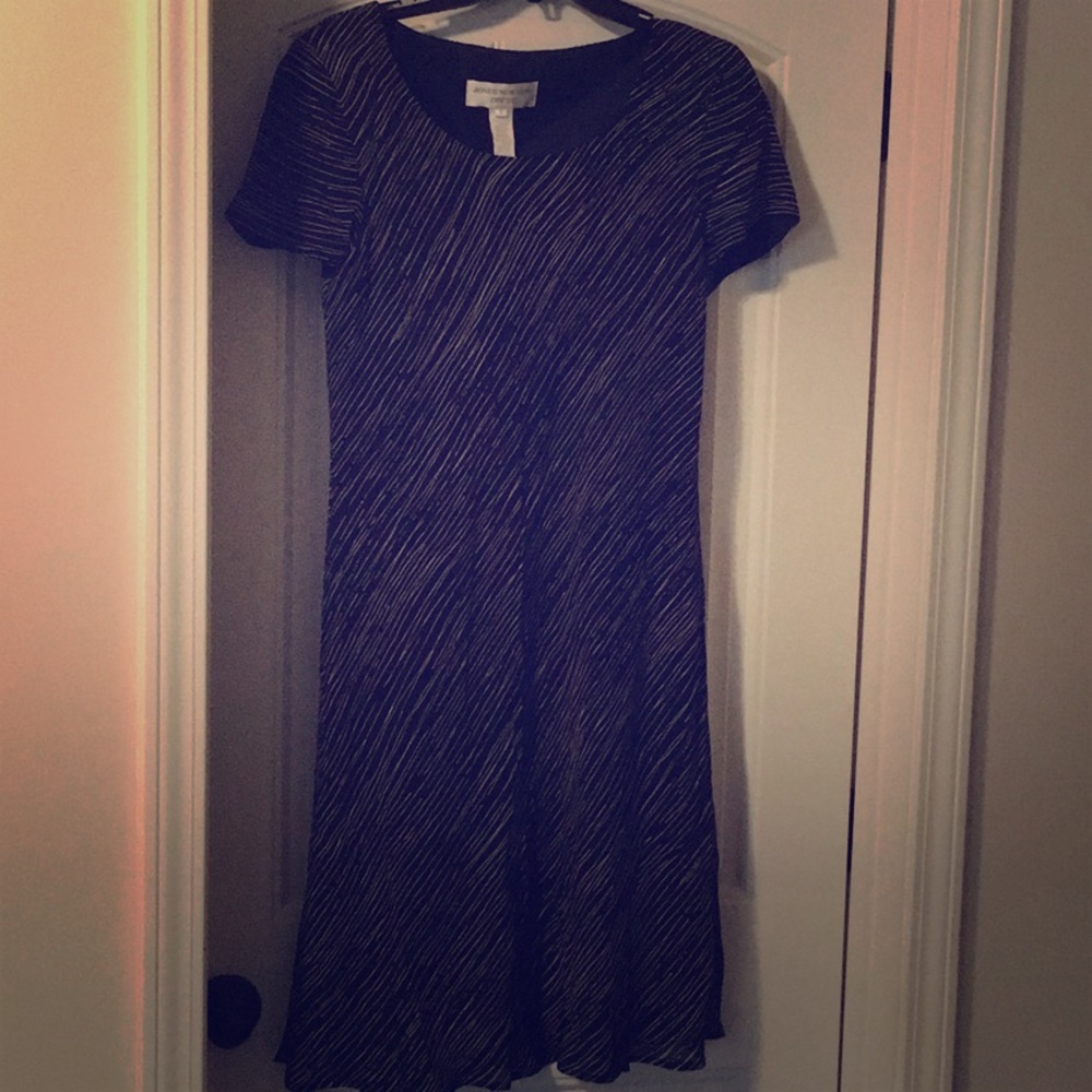 Black/cream JNY short sleeved dress